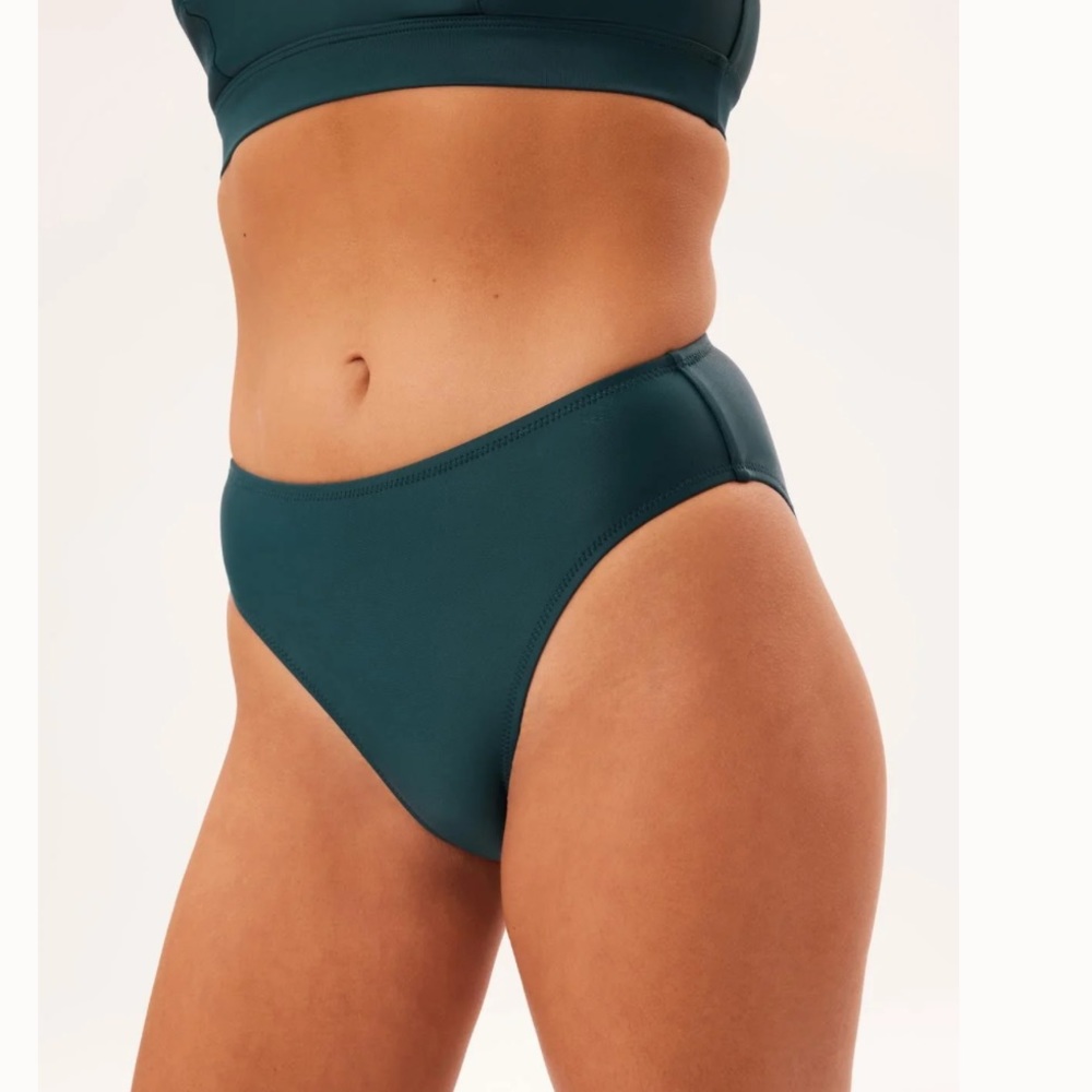 Girlfriend Collective Lap Mid Rise Bikini Bottom - Size M